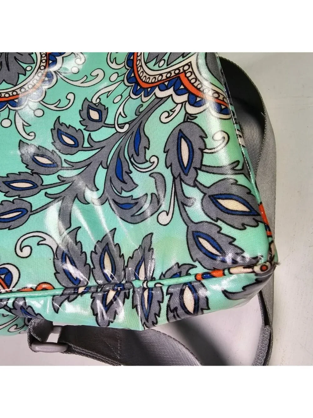 Vera Bradley Insulated Lunch Bag Shoulder Strap Zip Closure 9x7x7